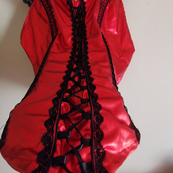 Red Black Corset ❤️🖤 Lace Sleeves Plus Size 1X - Picture 3 of 4